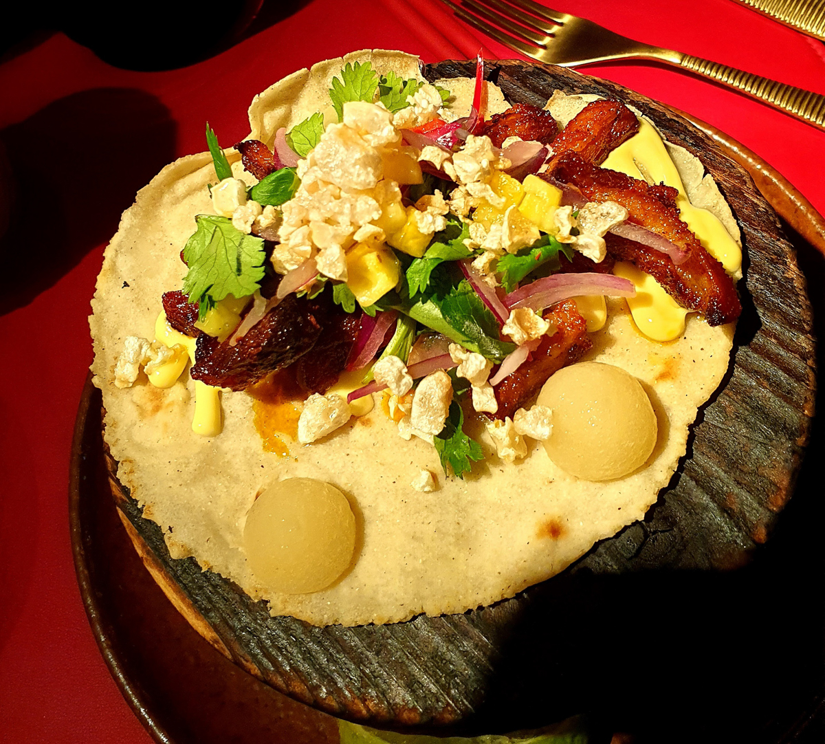 Las Dos Manos | Lisbon Photo by Tracy Penn